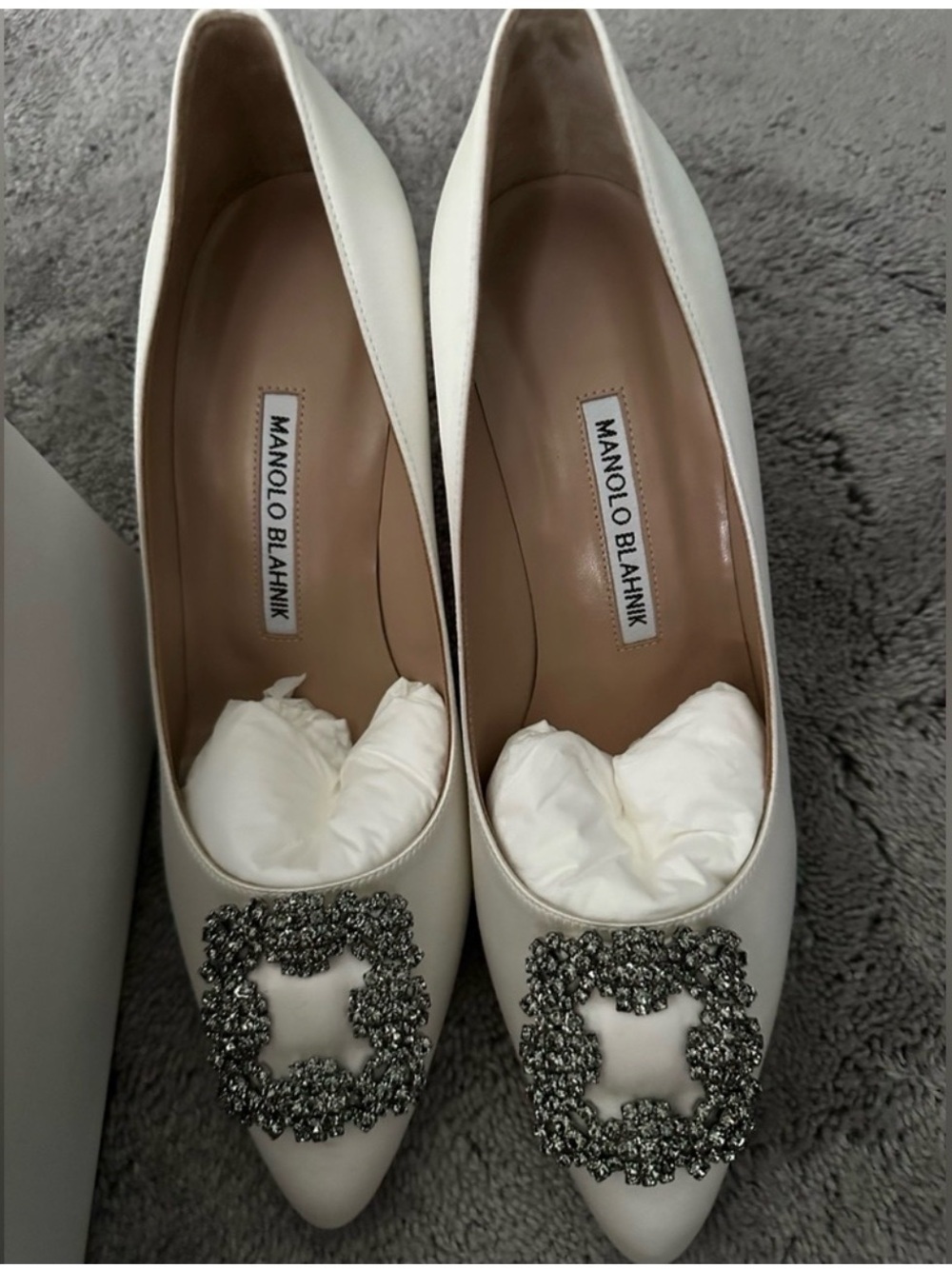 Manolo Blahnik White Pointed Toe Crystal-Embellished Pumps - Picture 2 of 6